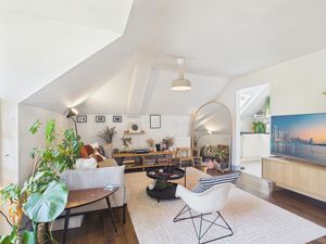 Sitting Room - click for photo gallery